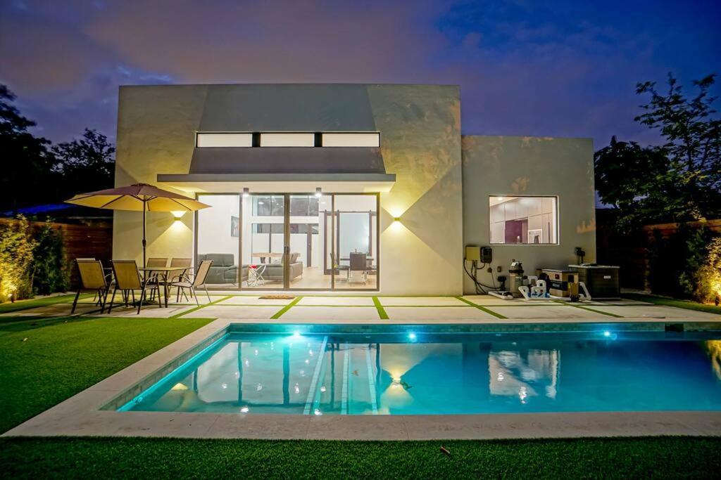 Вілла Design House -Heated Pool -Big Yard -Gated Parking Маямі Екстер'єр фото